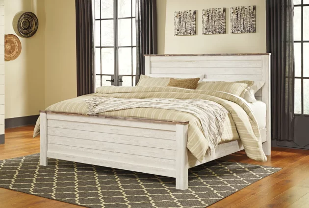 Willowton King Panel Bed - Image 2