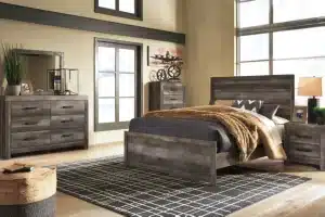 Alternative view of Wynnlow Queen Panel Bedroom Set