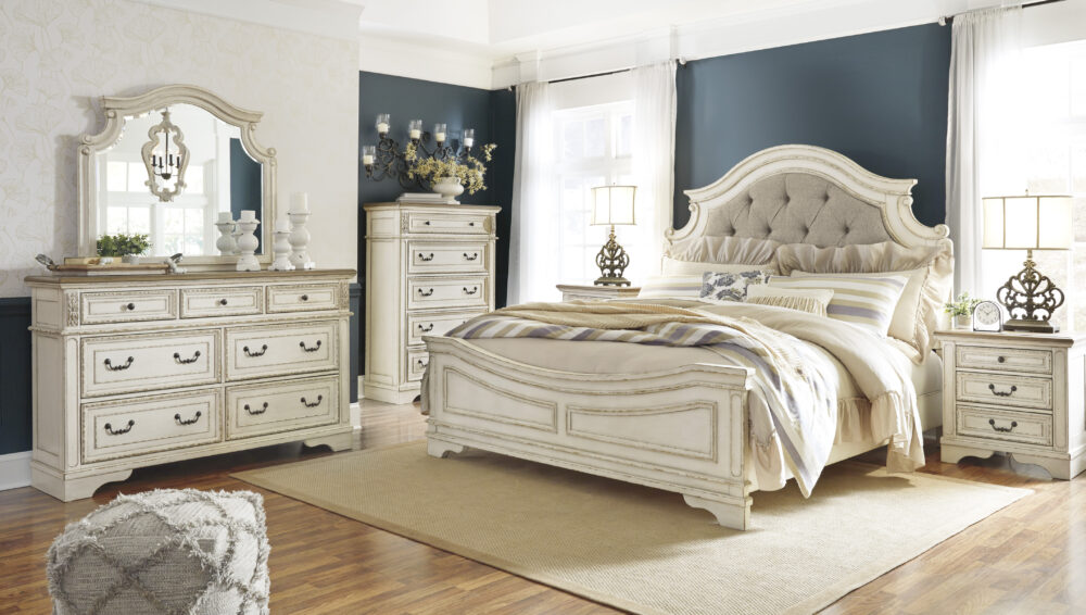Realyn Queen Upholstered Panel Bedroom Set