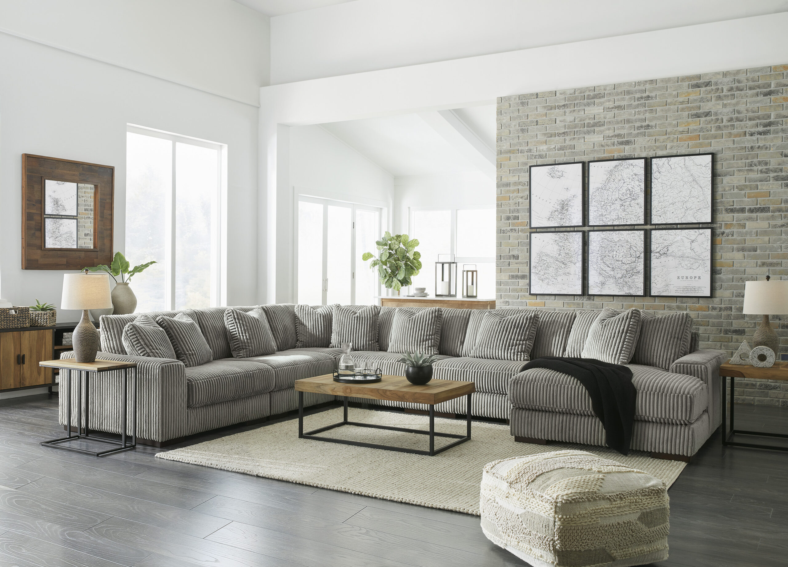 Lindyn 4-Piece Sectional with Chaise