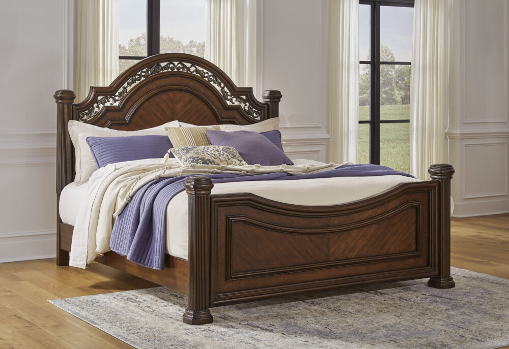 Alternative view of Lavinton Bedroom Set