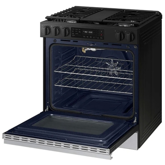 Samsung NSG6DG8300SRAA Gas Range - Image 13