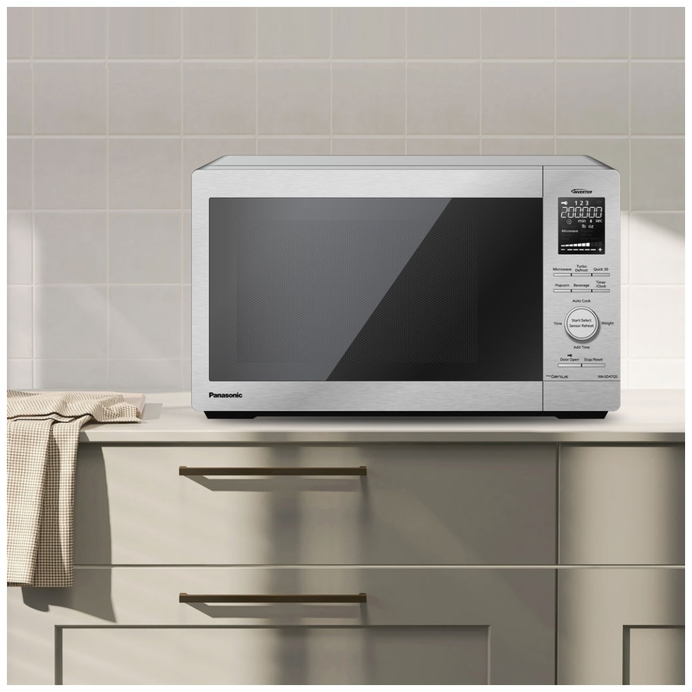 Alternative view of Panasonic NNSD47QS Countertop Microwave